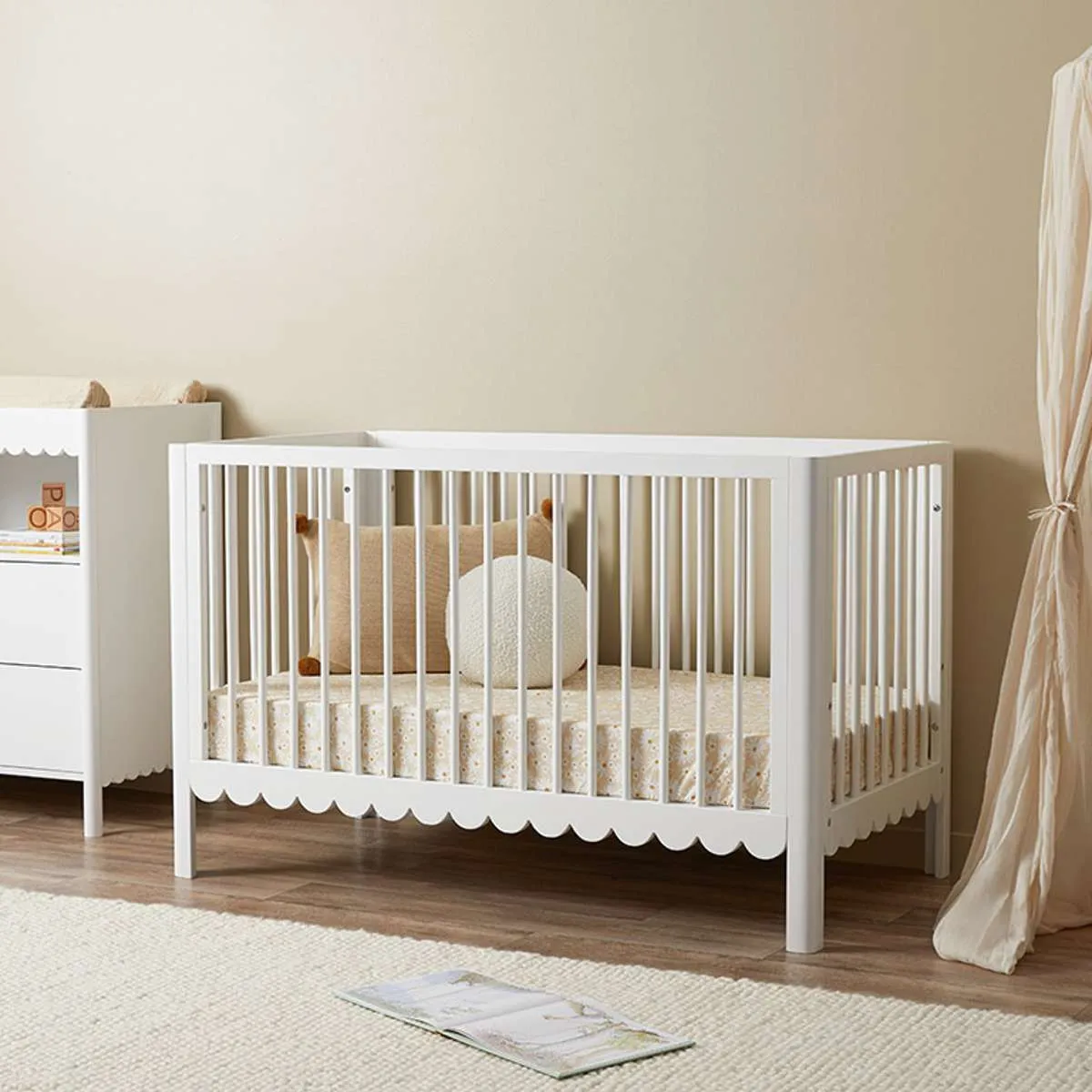 Maisie Scalloped White 3-in-1 Cot Conversion Bundle